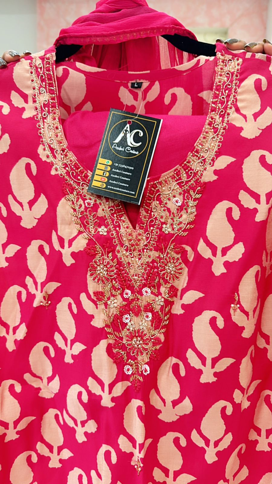 Pretty muslin suit set paired with shiffon dupatta