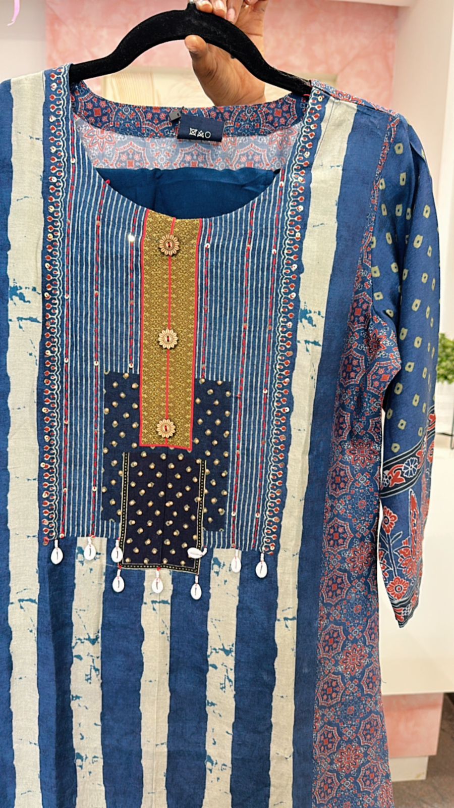 Pure muslin silk with tussels with blue