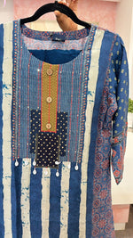 Pure muslin silk with tussels with blue