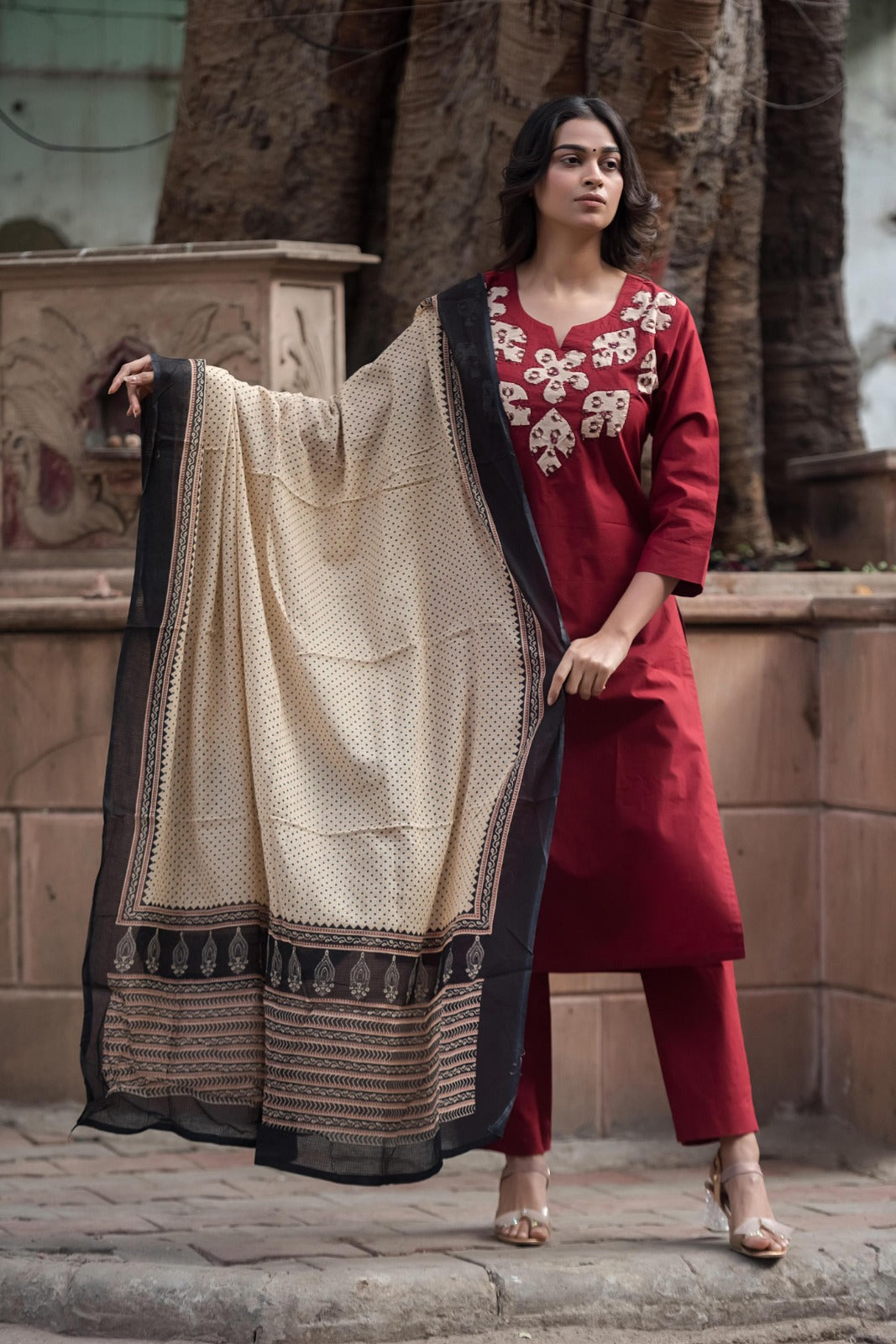 Applique work full suit set in red