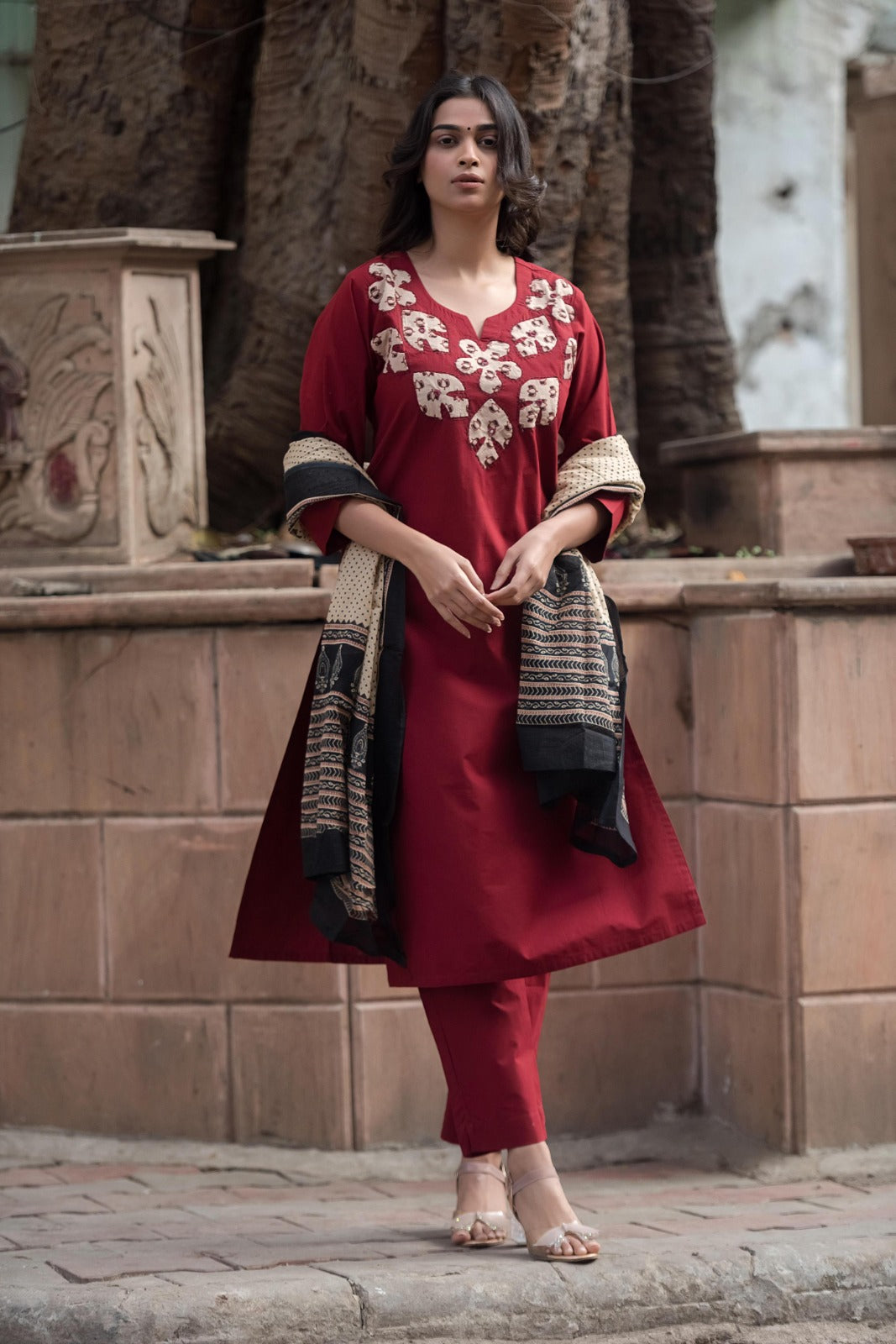 Applique work full suit set in red