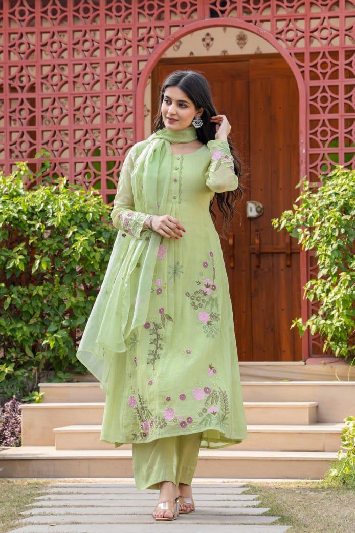 Premium Mul chanderi lining suit set with beautiful embroidery all over