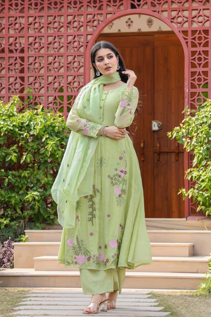 Premium Mul chanderi lining suit set with beautiful embroidery all over