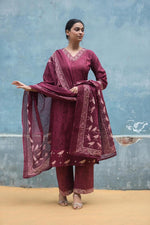 Pretty cotton suit with border