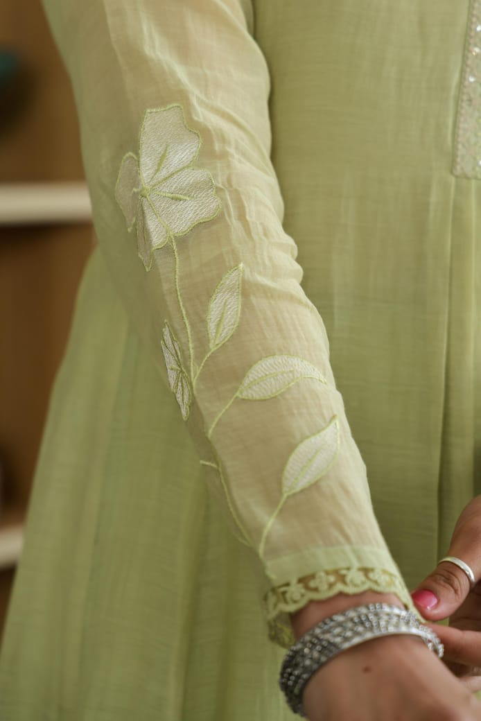 Wow Mul chanderi applique work lining suit set