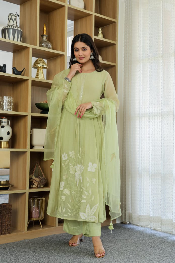 Wow Mul chanderi applique work lining suit set