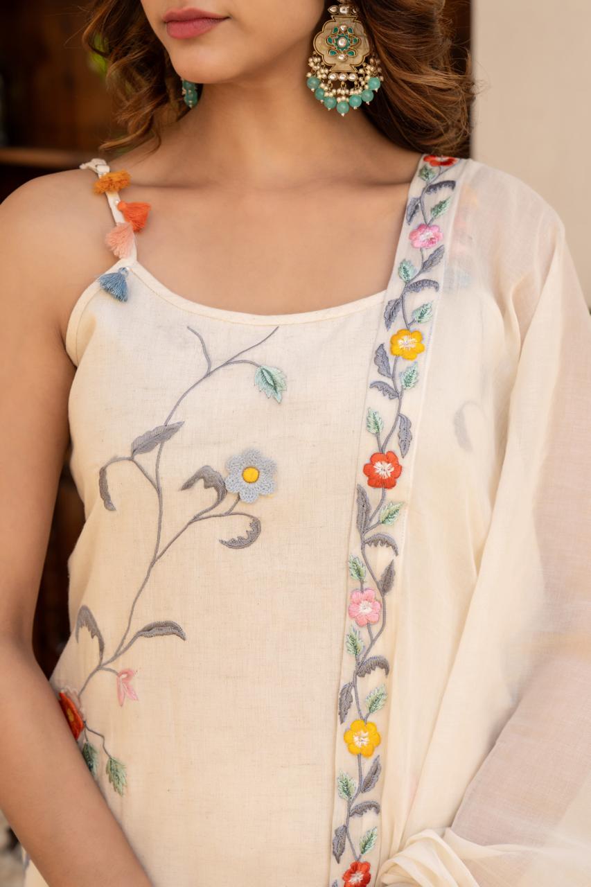 Restocked !! Super pretty applique work noodle strap suit set