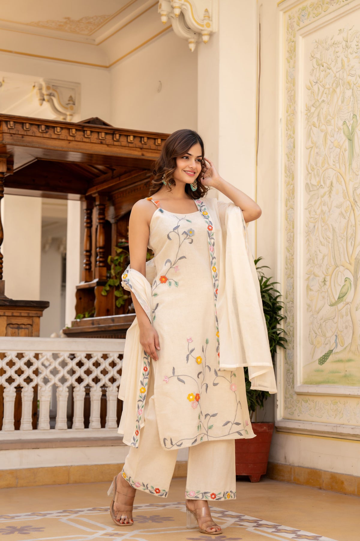 Restocked !! Super pretty applique work noodle strap suit set