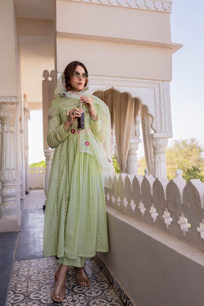 Gorgeous Mul cotton embroidered suit set in green