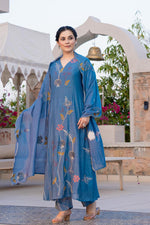 True elegance! Gorgeous embroidered Mul chanderi