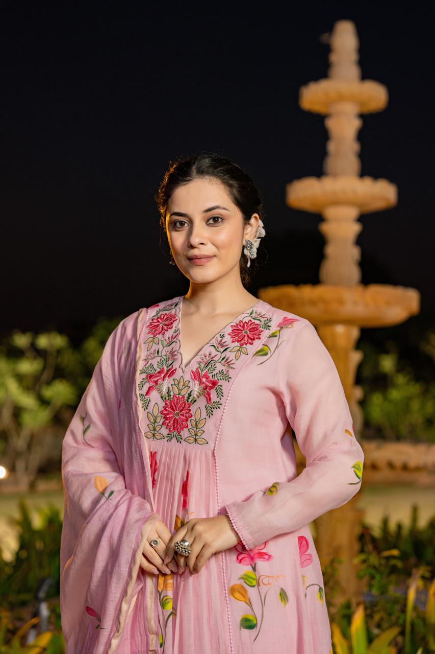 Timeless beauty ! Premium Mul Chanderi lining suit set in pink.