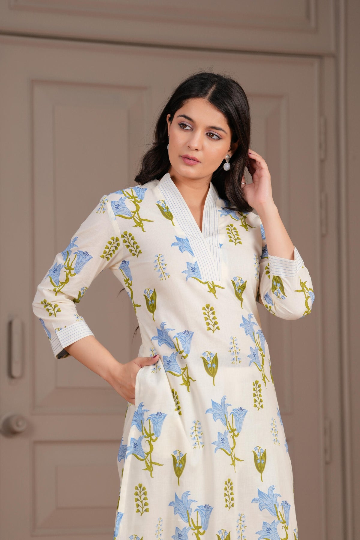 Premium cotton V neck set in blue