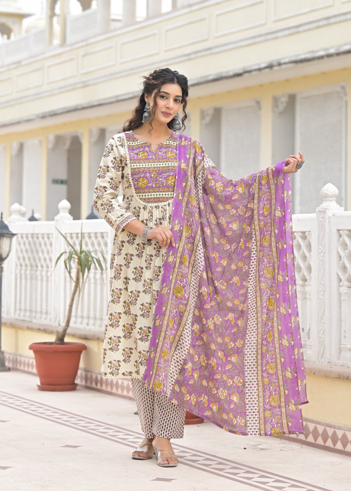 Pure cotton lace detailing suit set