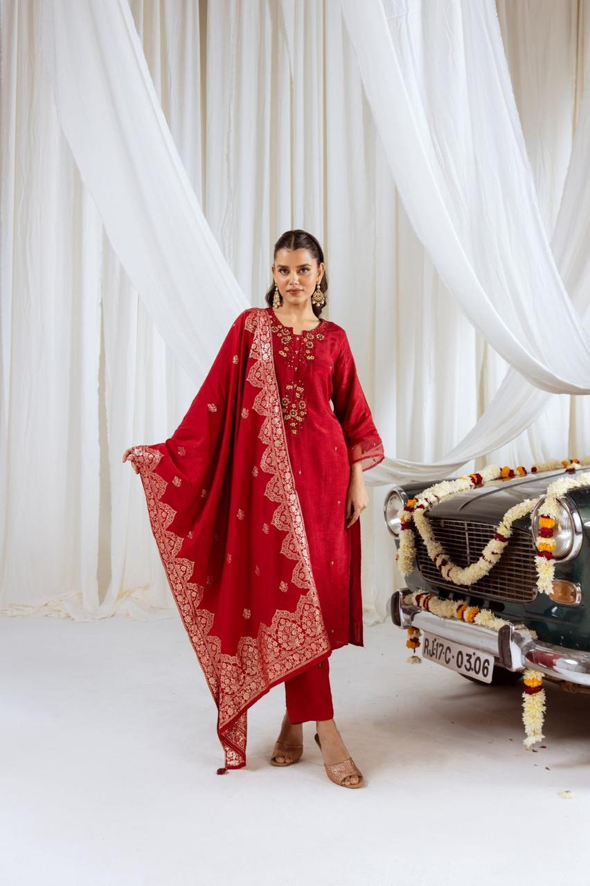 Pretty muslin lining Banarasi dupatta set
