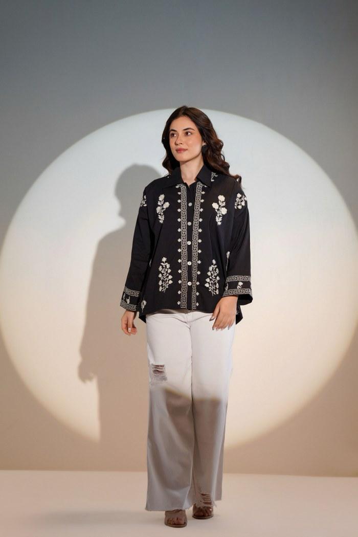 Baggy fit embroidered shirt in black