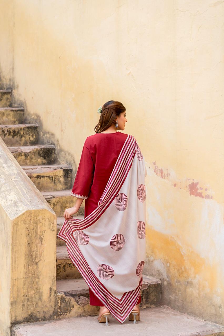 Stylish cotton V neck embroidered suit set in red