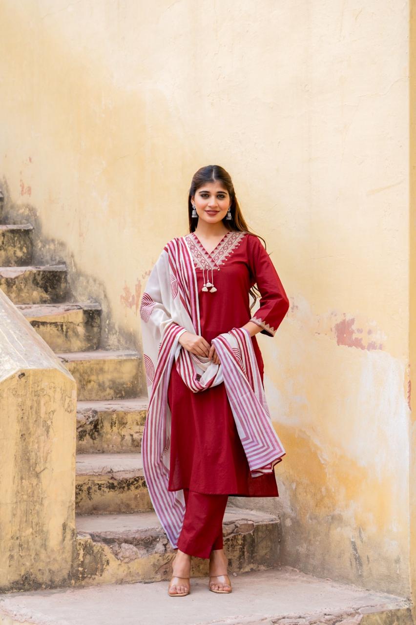 Stylish cotton V neck embroidered suit set in red