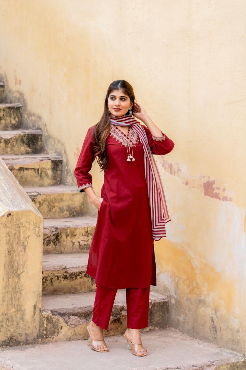 Stylish cotton V neck embroidered suit set in red