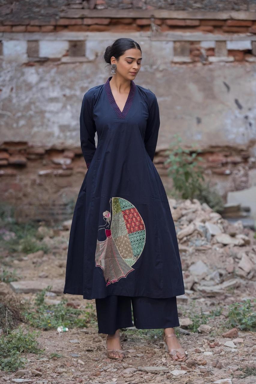 Smart appliqué work kurta pant in blue