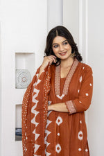 Smart cotton suit set in V neck