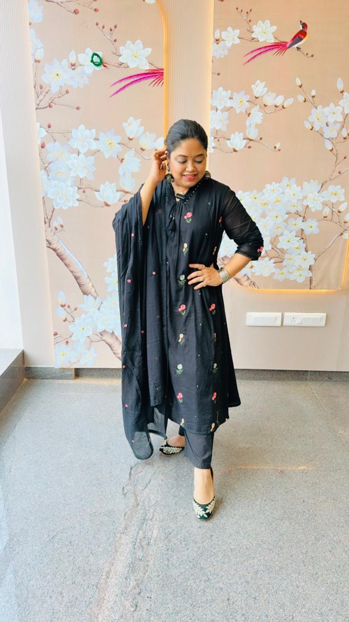 Pure Mul cotton embroidered lining suit set in black