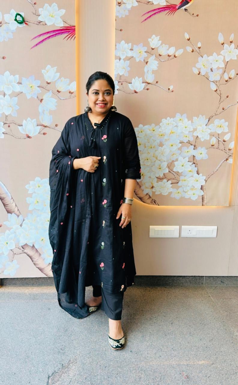 Pure Mul cotton embroidered lining suit set in black