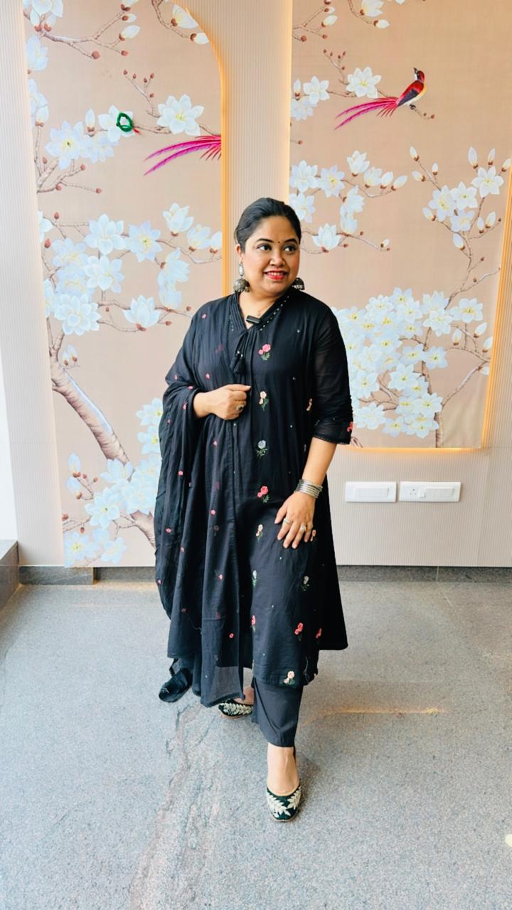 Pure Mul cotton embroidered lining suit set in black