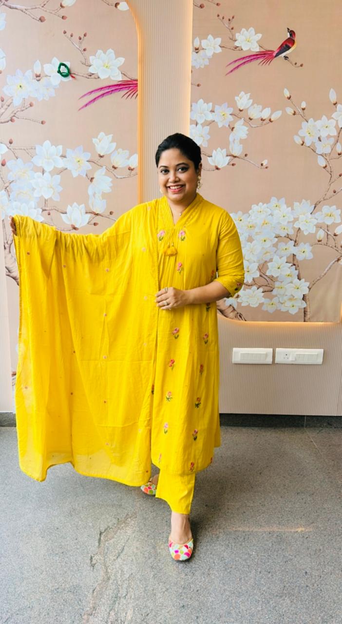 Pure Mul cotton embroidered lining suit set inyellow.