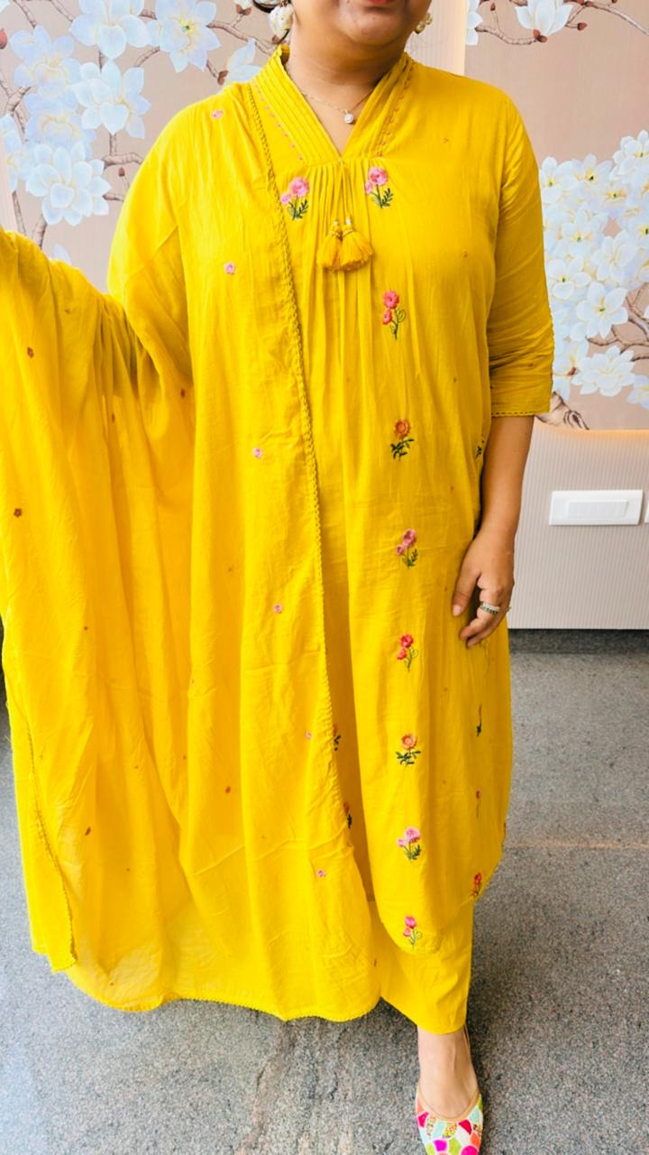 Pure Mul cotton embroidered lining suit set inyellow.