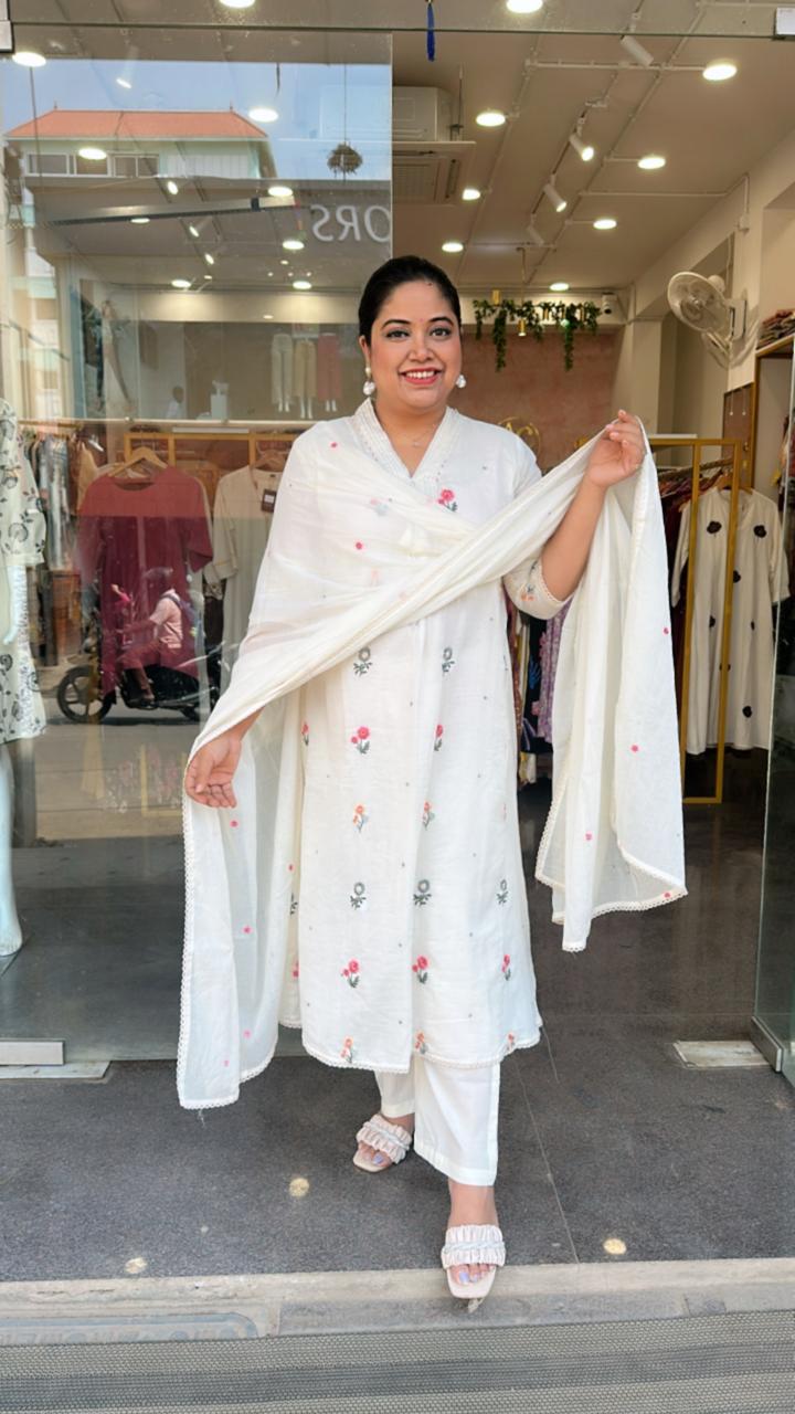 Pure Mul cotton embroidered lining suit set in white