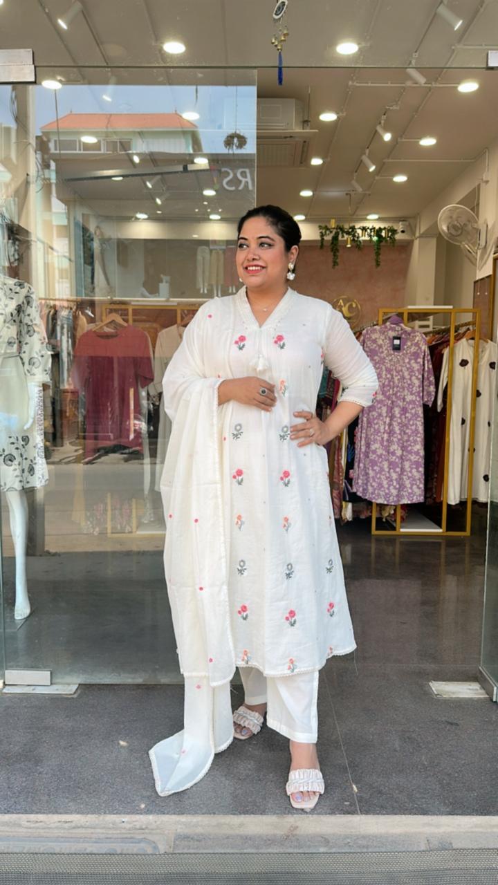 Pure Mul cotton embroidered lining suit set in white