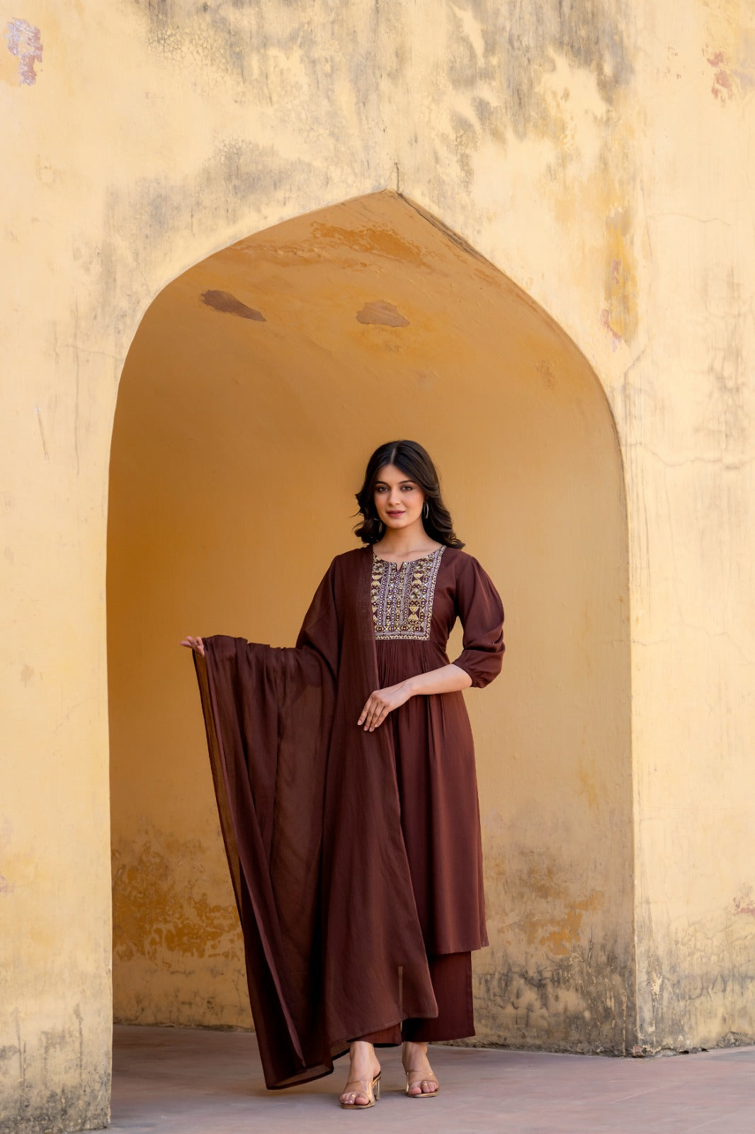 Slub cotton embroidered in brown colour