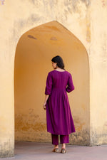 Slub cotton embroidered in purple colour