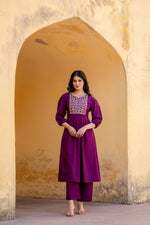 Slub cotton embroidered in purple colour