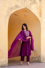 Slub cotton embroidered in purple colour