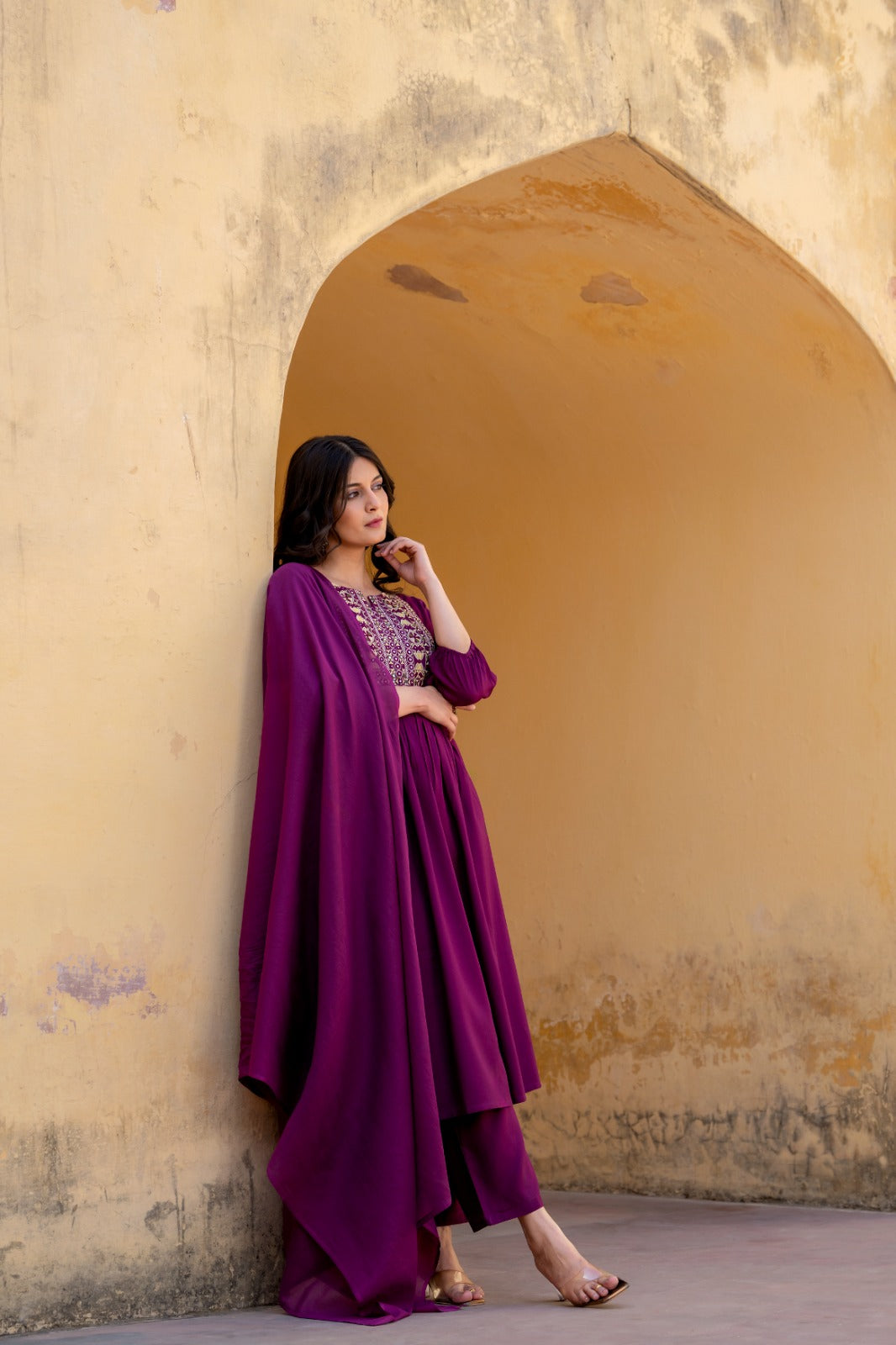 Slub cotton embroidered in purple colour