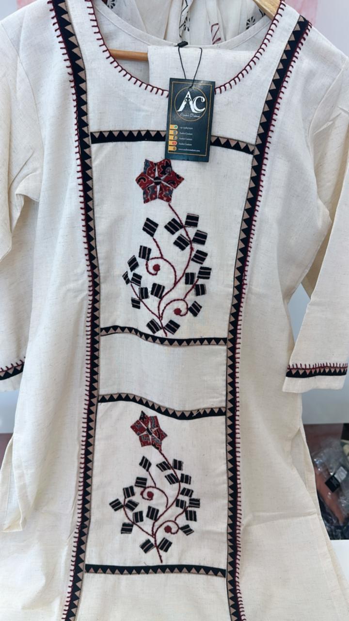 Pretty appliqué cotton suit set