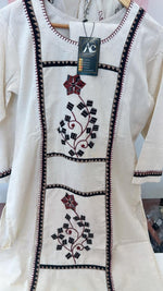 Pretty appliqué cotton suit set