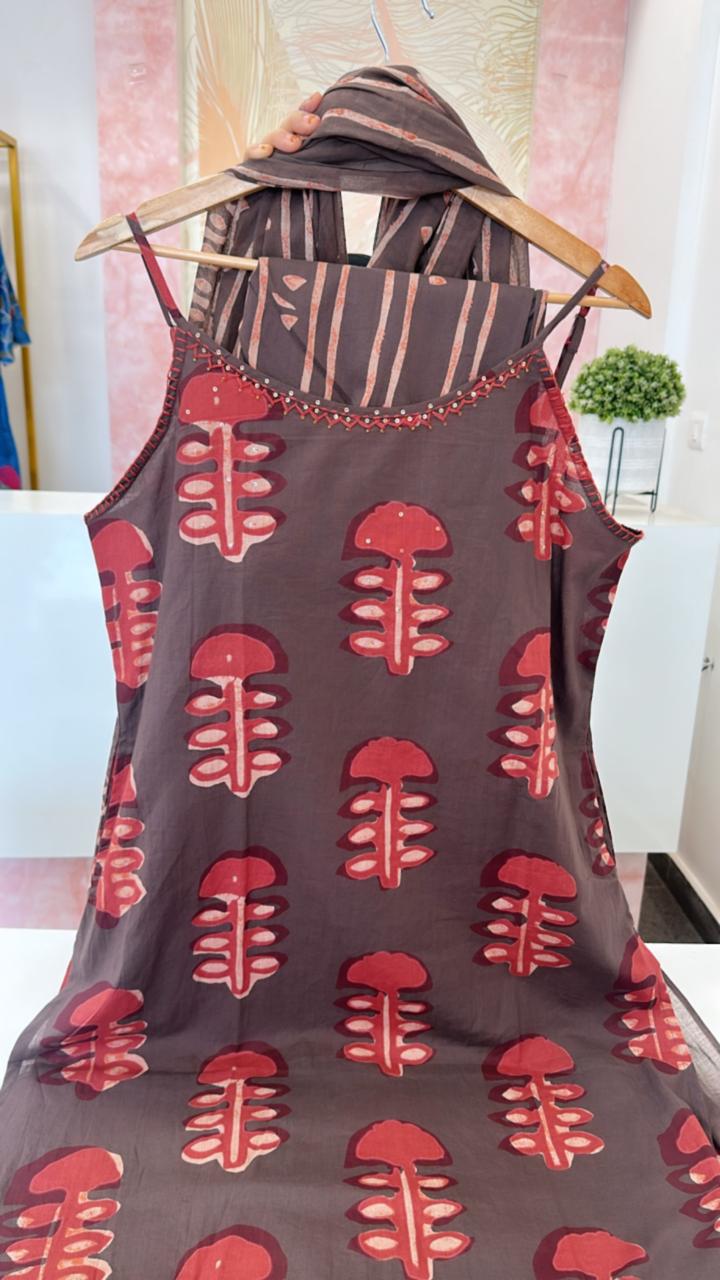 Batik adjustable noodle strap cotton suit