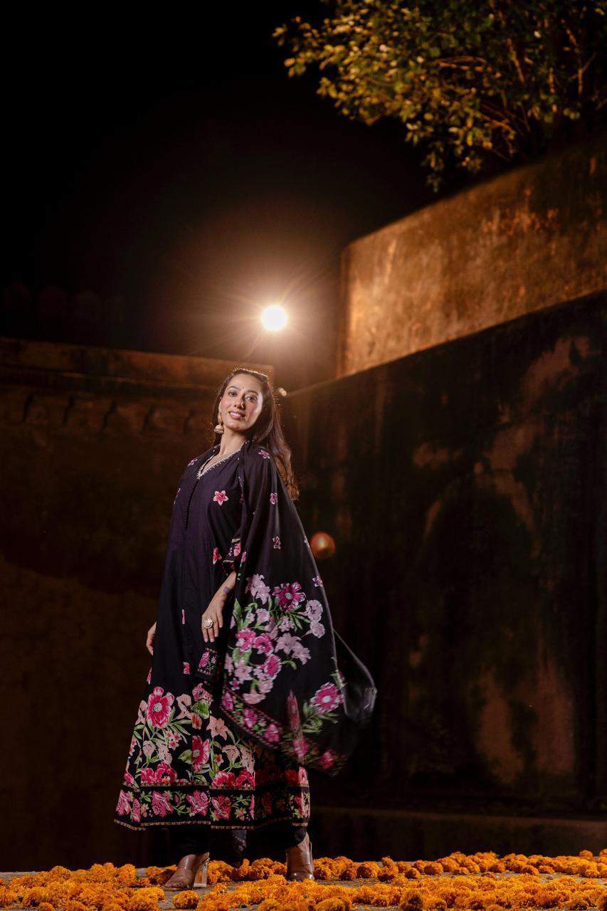 Beautiful n stylish cotton Anarkali in black