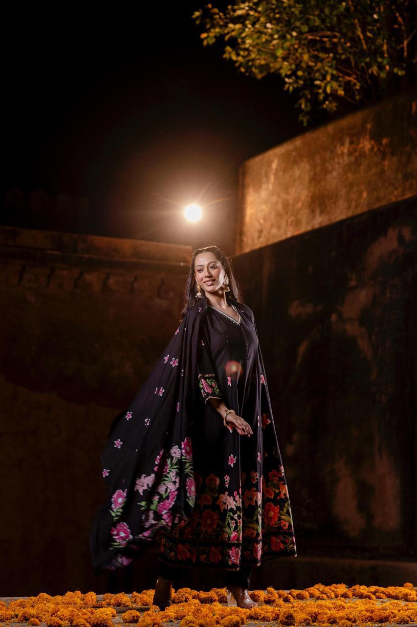 Beautiful n stylish cotton Anarkali in black