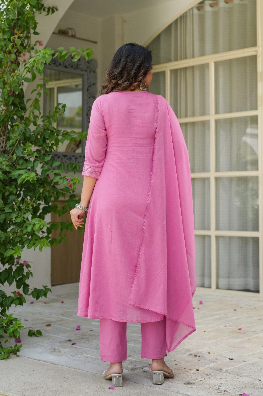 Pure Mul cotton lining embroidered suit set in pink
