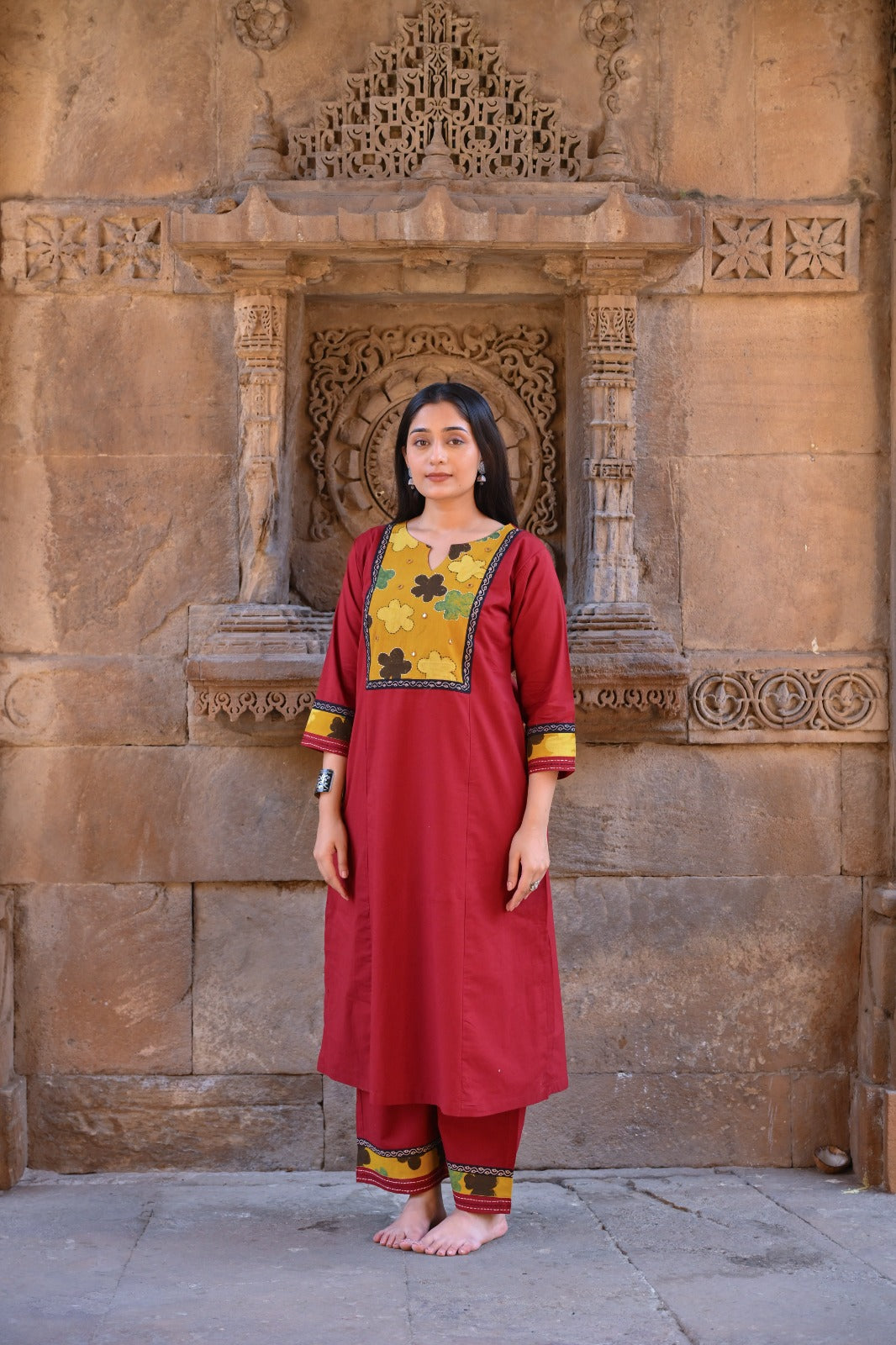 Appliqué work cotton kurta pant in red