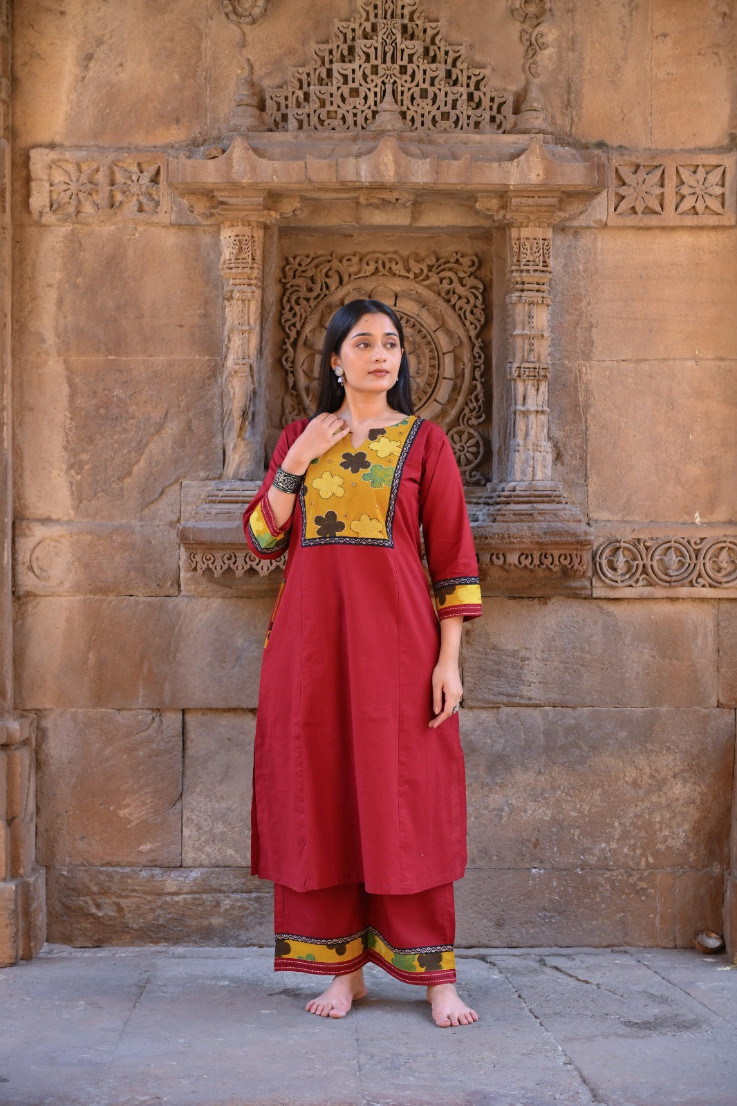 Appliqué work cotton kurta pant in red
