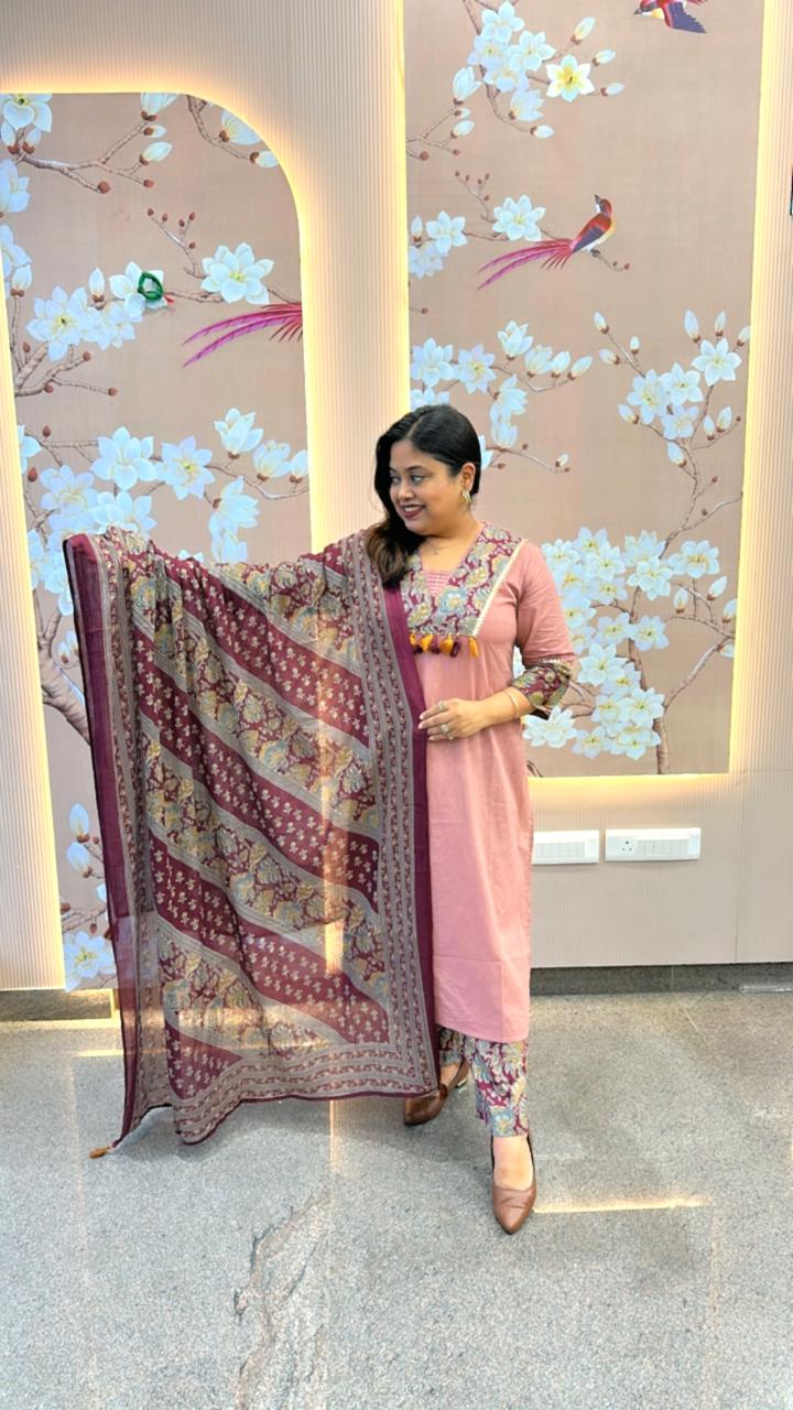 Premium cotton V neck suit in onion pink