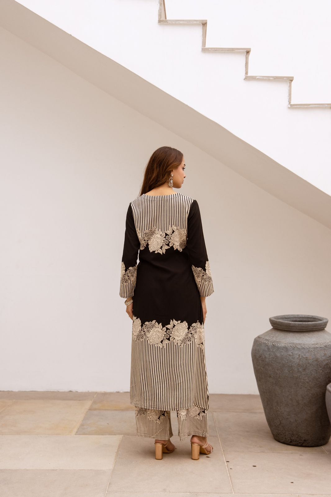 Best selling in now black colour! Wow wow heavy cotton slub kurta pant