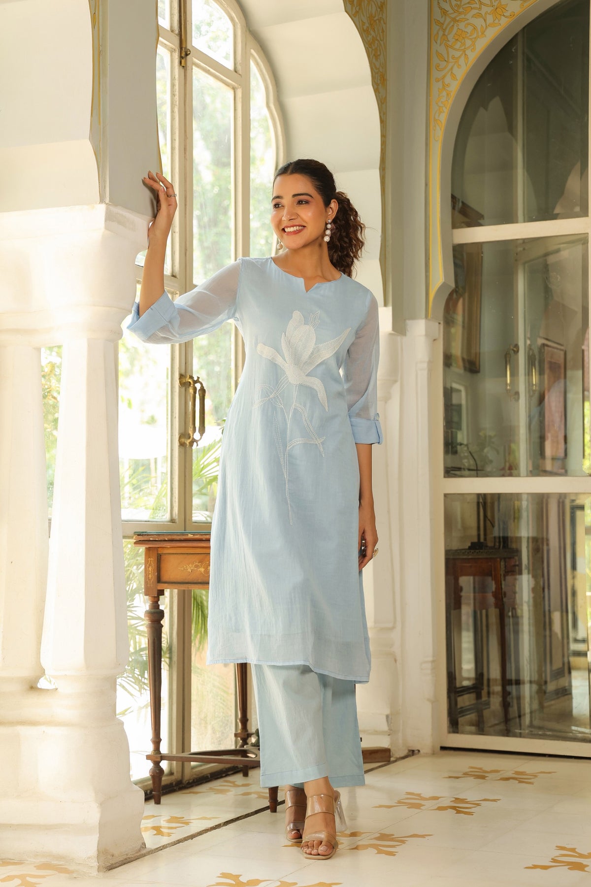 Soft n elegant embroidered Mul cotton kurta pant