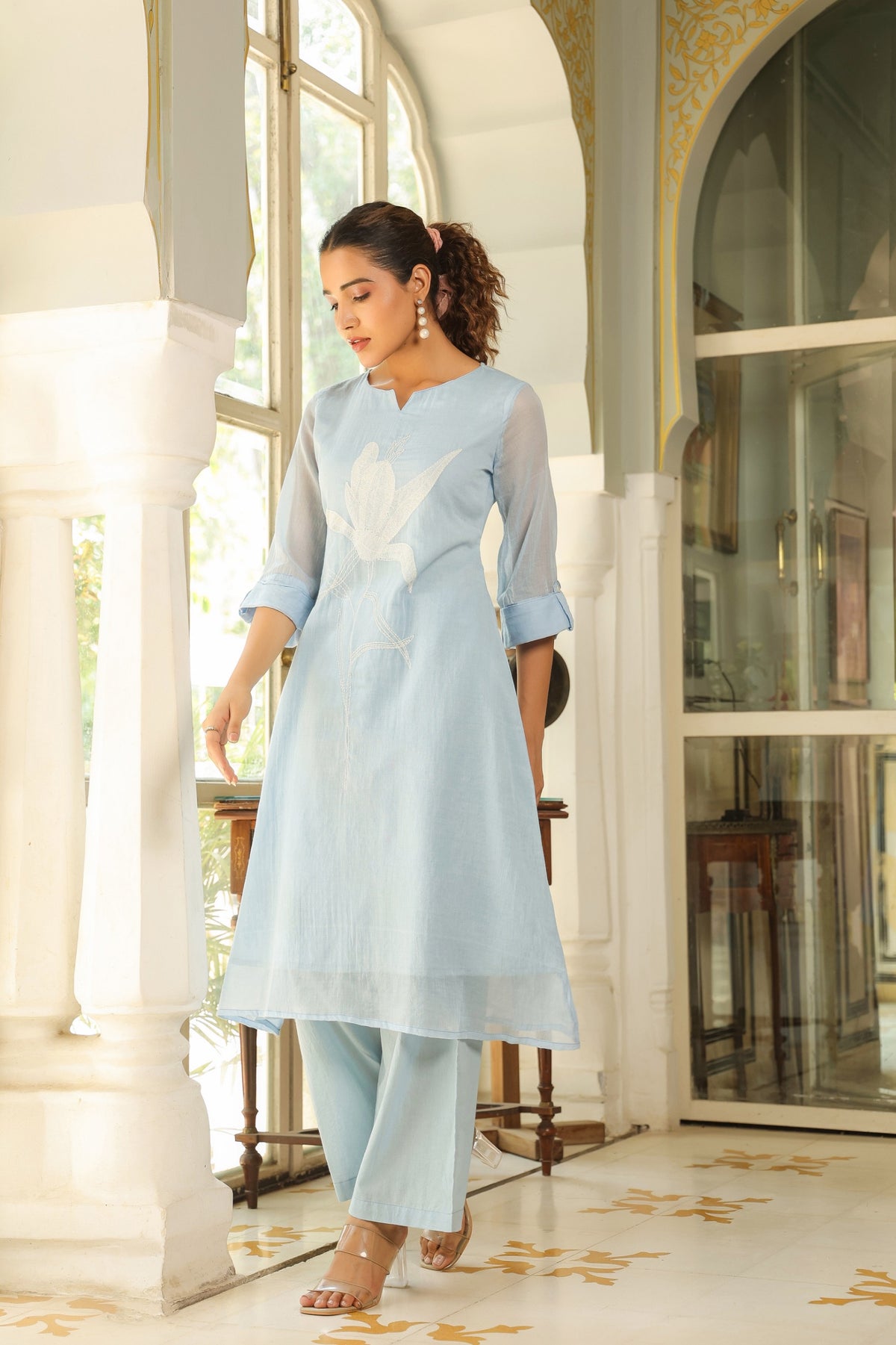 Soft n elegant embroidered Mul cotton kurta pant