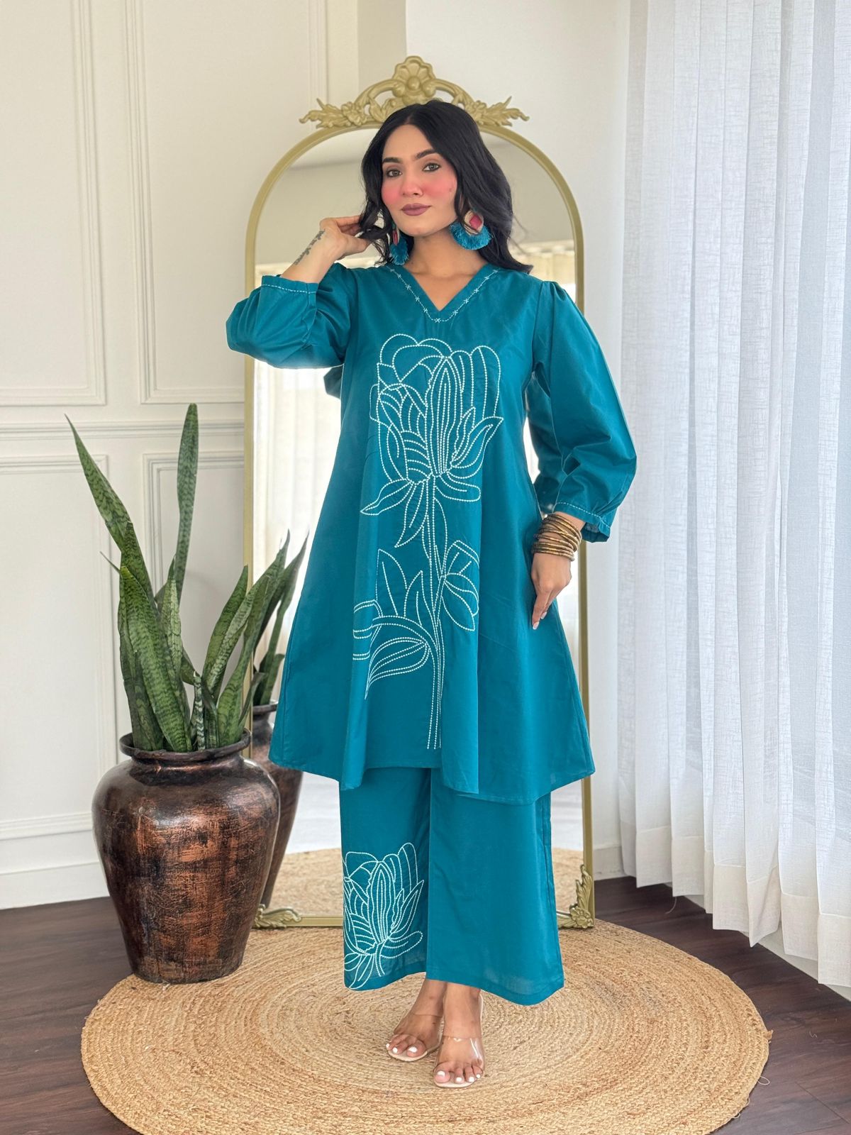 Gorgeous embroidered co ord set with pocket