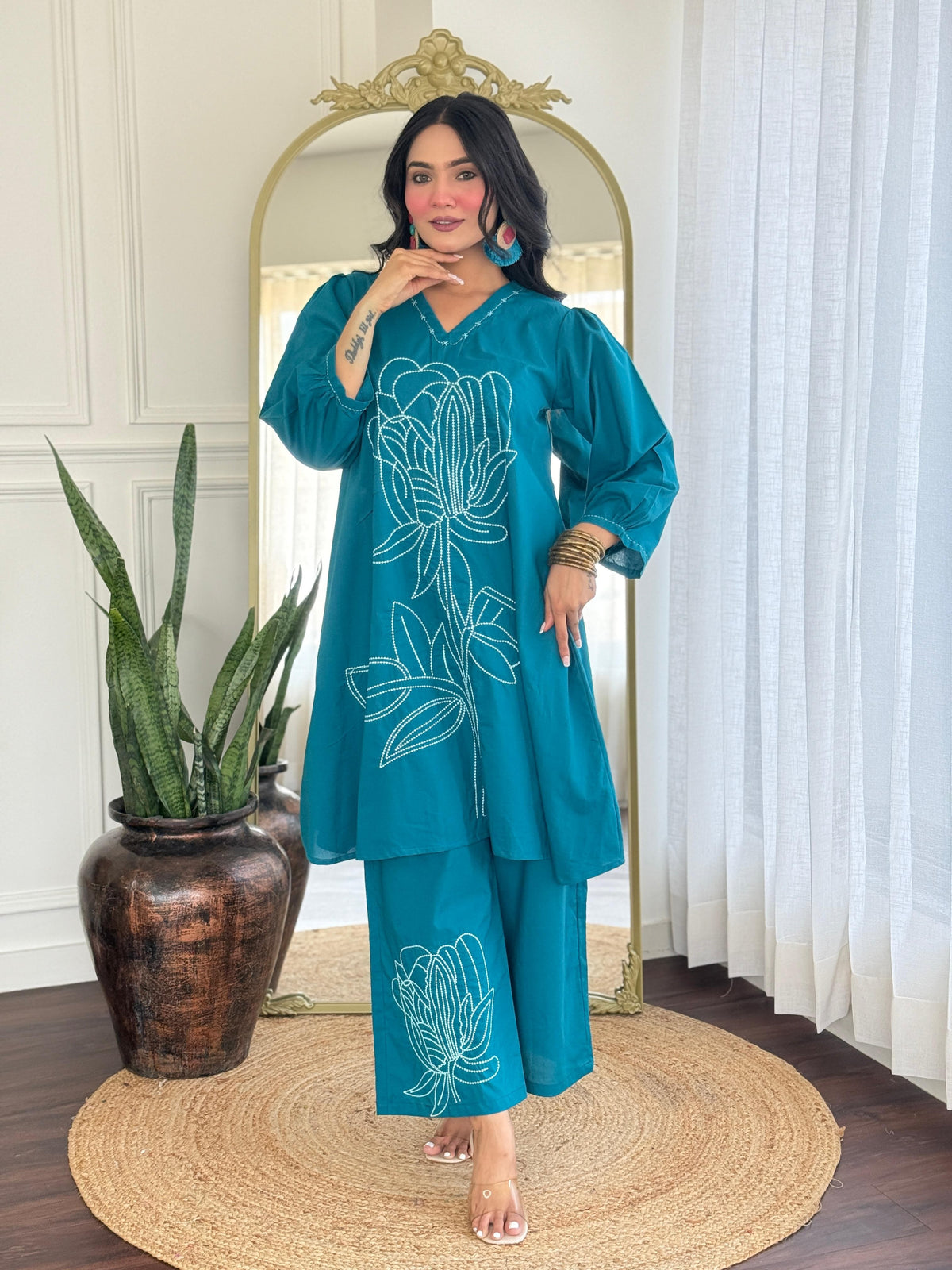 Gorgeous embroidered co ord set with pocket